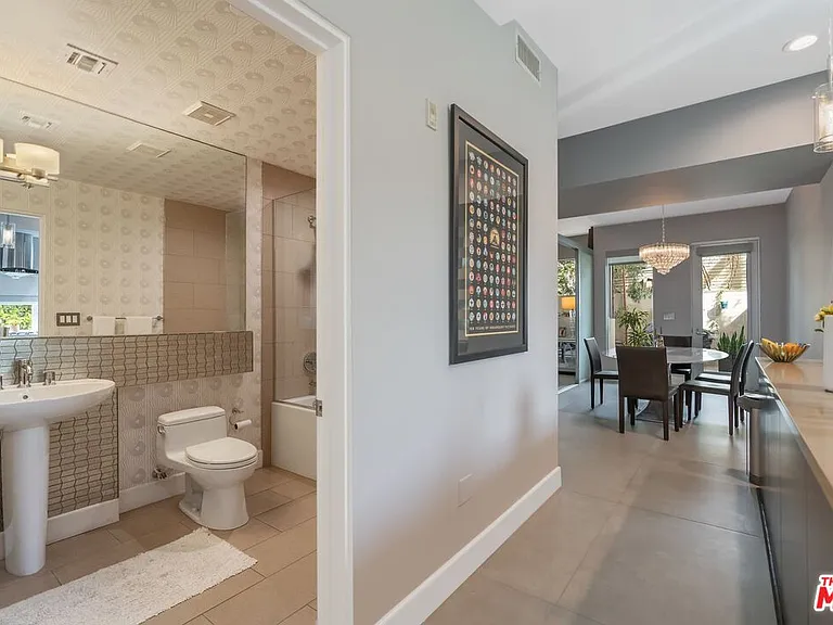 1250 N Harper Ave #302 — Photo 33