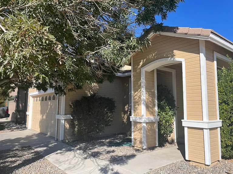 622 Champions Dr — Photo 2