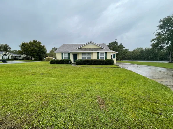 269 Sandalwood Cir, Brunswick, GA 31525