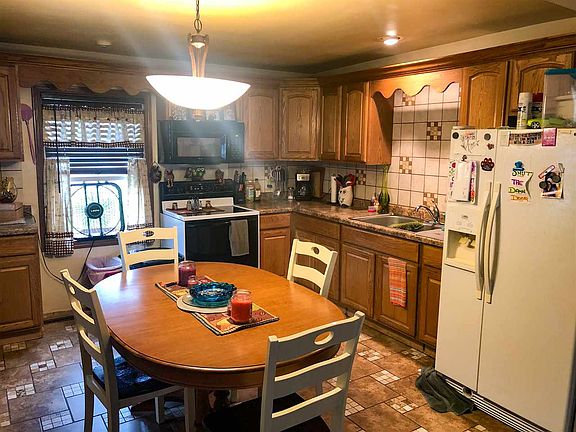 2nd image of 821 Wylie St
