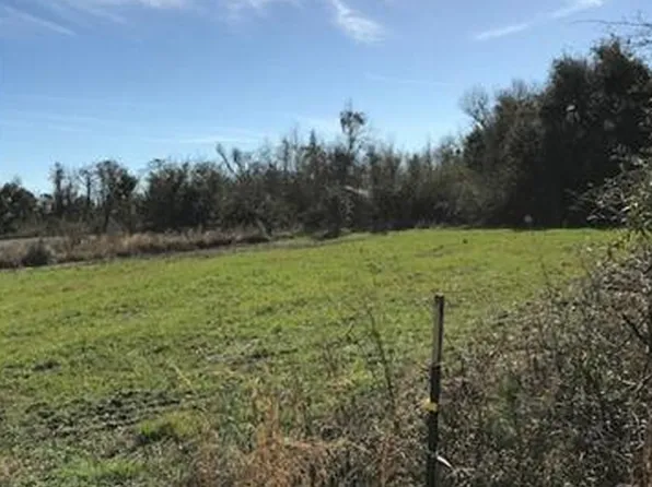 243 Country Creek Ln, Pineville, SC 29468