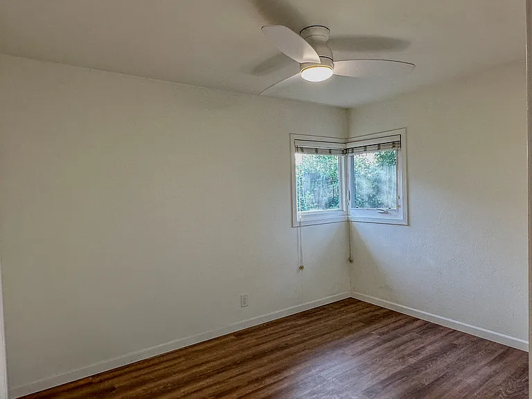 1912 Maybelle Dr — Photo 20