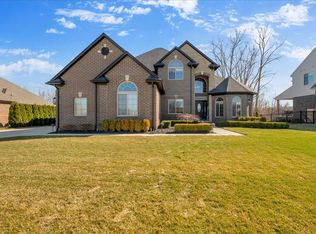 35786 Kilkenny Dr, New Baltimore, MI 48047