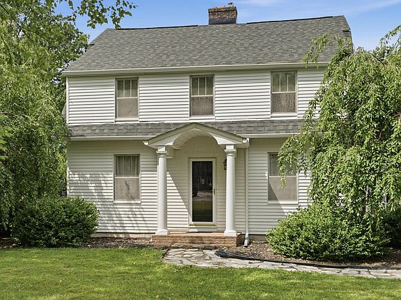 2nd image of 1127 E Walnut St