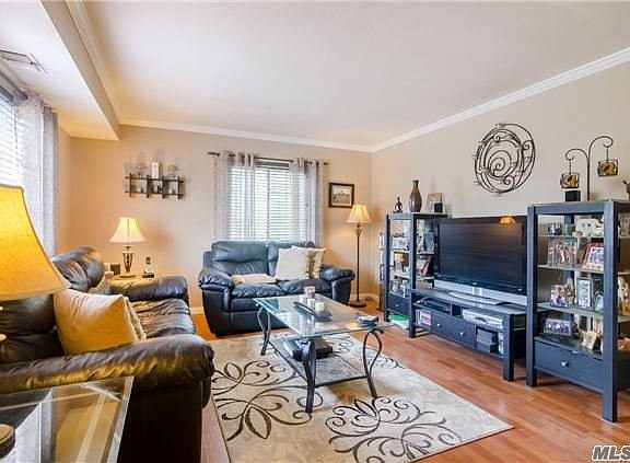3rd image of 210 Lake Pointe Cir