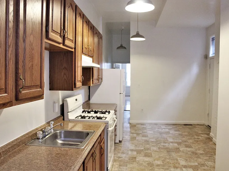 1824 Bolton Street — Photo 9