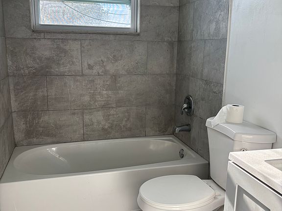 5th image of 6229 Harcourt Ave