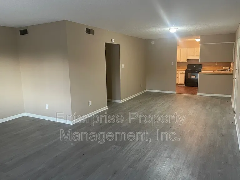 1982 Goldbrier Ln — Photo 2
