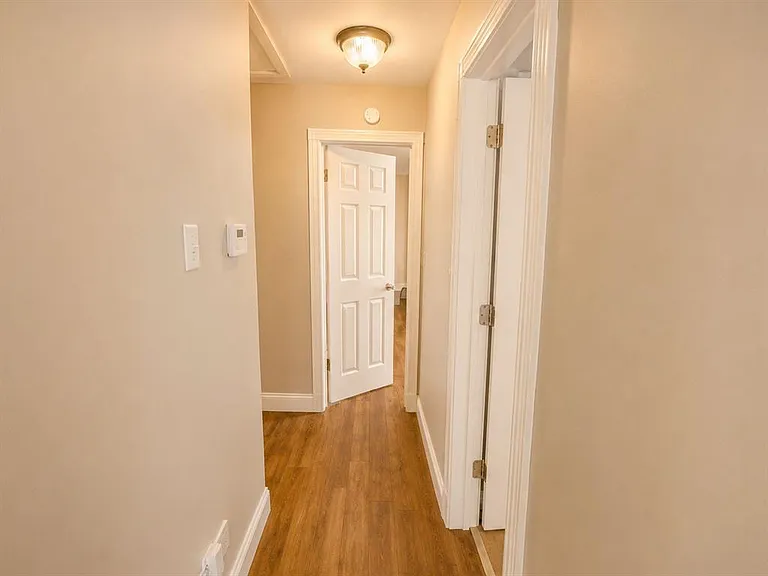411 W College St — Photo 4