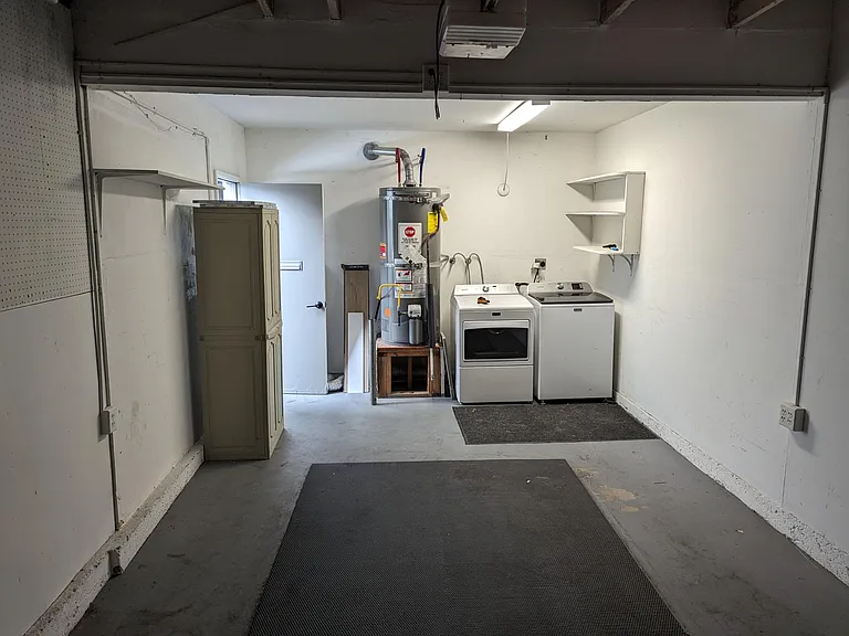 Garage/Laundry