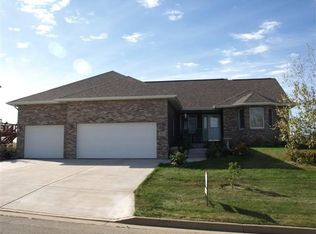 913 High Point Rd, Dodgeville, WI 53533