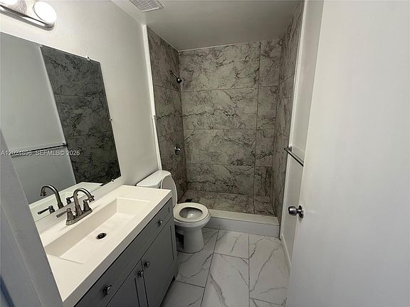 3rd image of 6921 Pembroke Rd #6927
