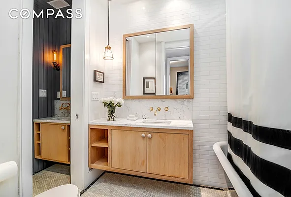 Sold by Compass | media 7