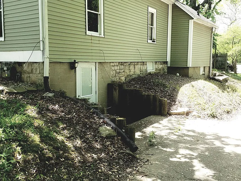 1003 N Woodburn Ave — Photo 4