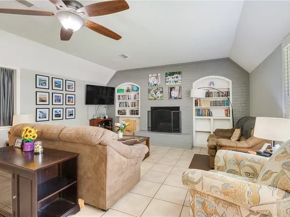 1818 Bee Creek Dr, College Station, TX 77840