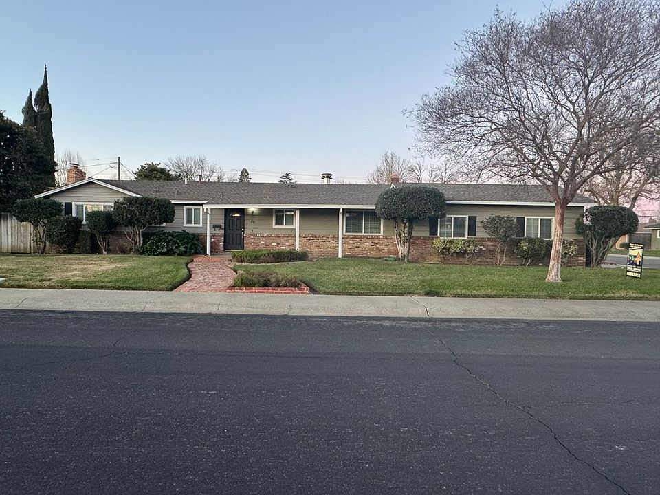 1st image of 29 Cypress Dr