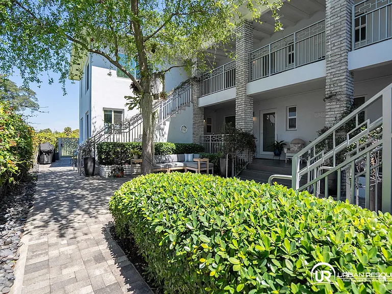 117 S Shore Dr #8 — Photo 2
