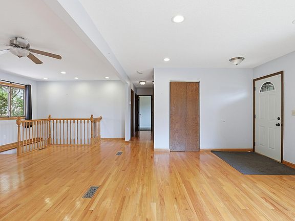 3rd image of 9440 Park Ave S