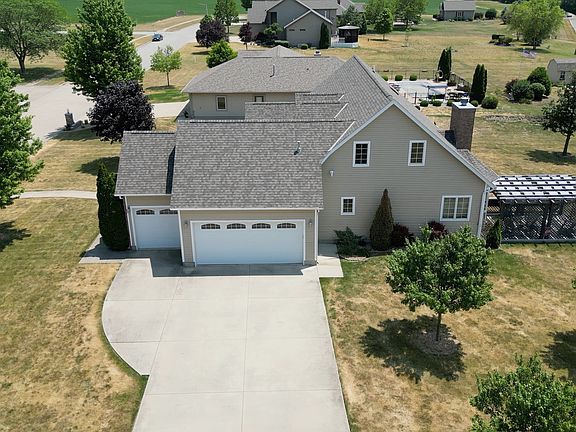 4th image of 901 S Debra Ln
