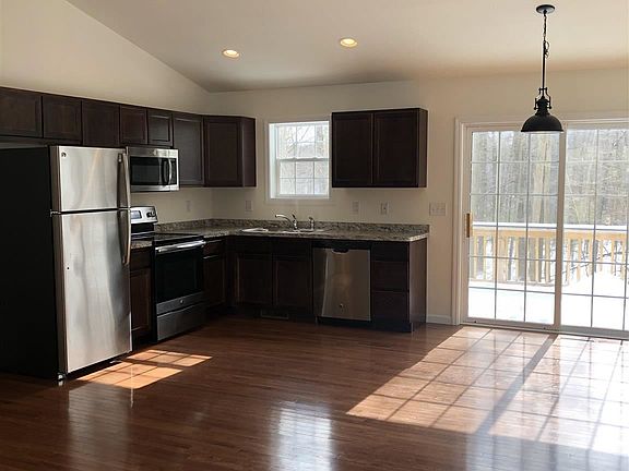3rd image of 10 Parkview Ln