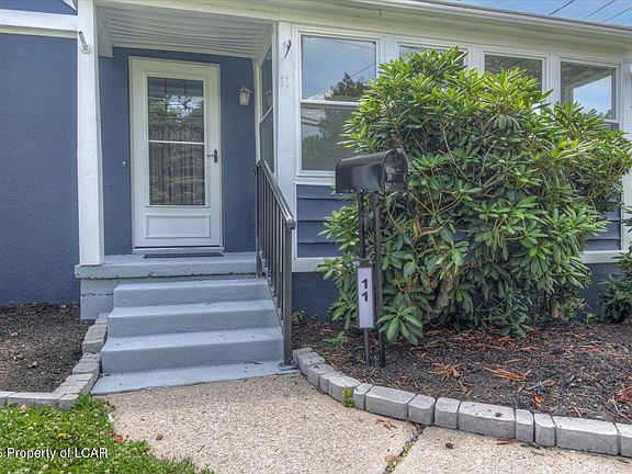 3rd image of 11 Harris Hill Rd