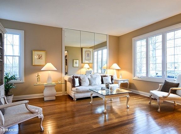 3rd image of 868 Broadway Ct