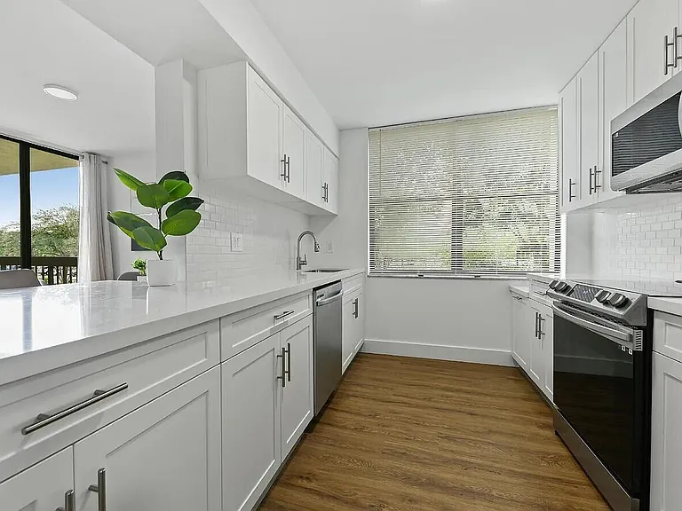 955 Egret Cir #211 — Photo 5