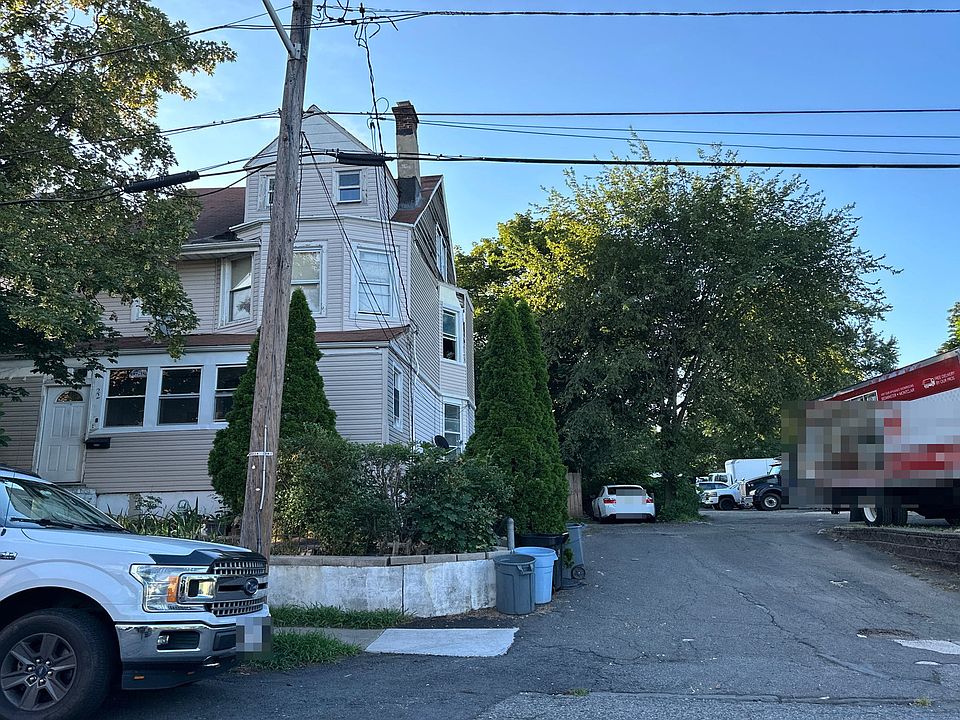 2nd image of 22 Bell St
