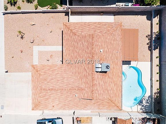 3rd image of 412 Greenfield Ln