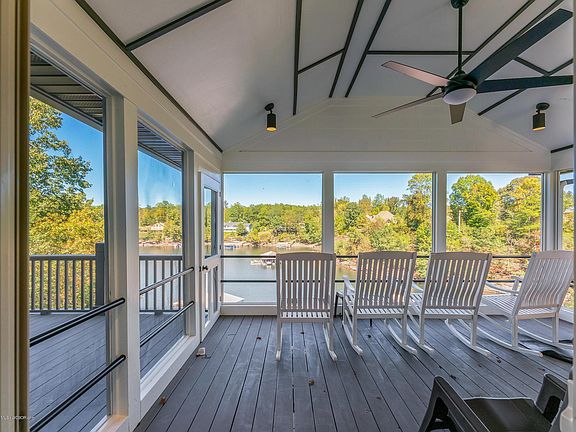 Image 4: Outdoor living