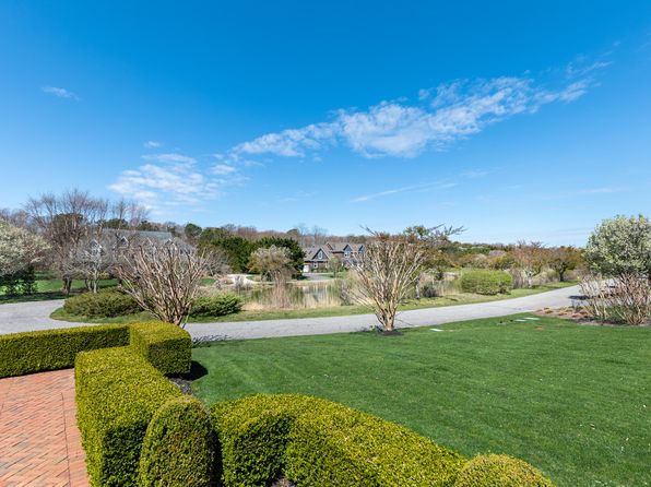 19 Post Fields Ln, Quogue, NY 11959
