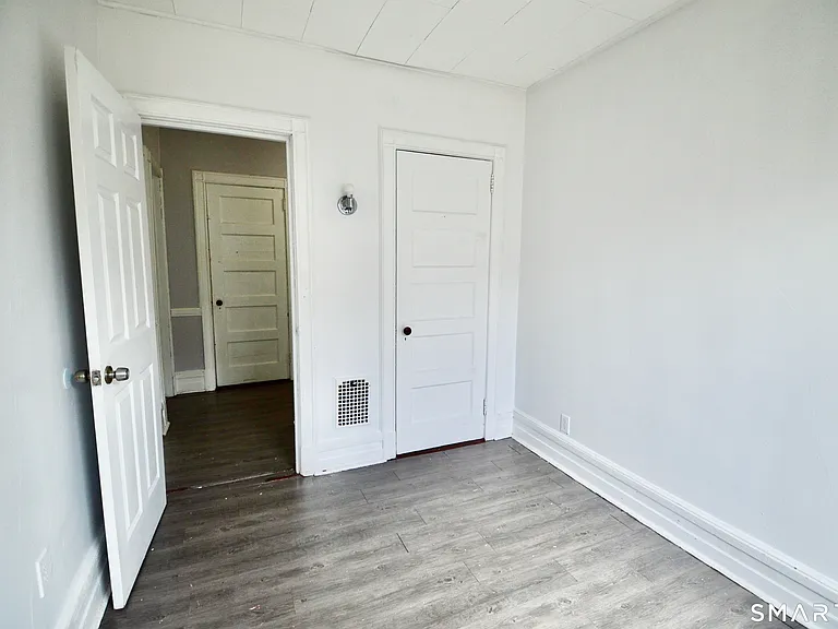 407 East Ave — Photo 16