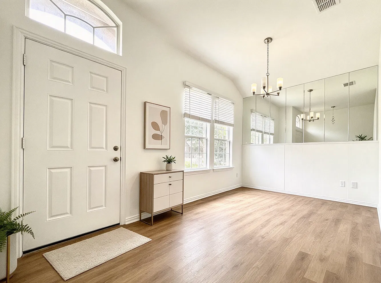 3 bed, 1745 sqft, $2,349 — Photo 2