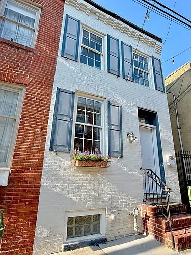 210 E Churchill St Photo 1