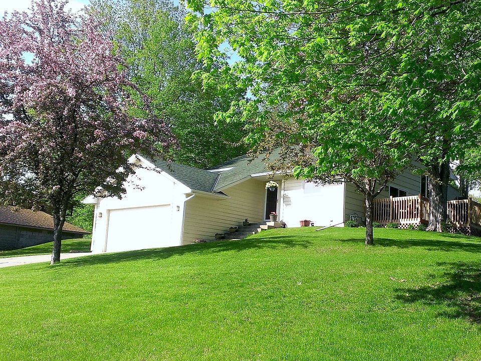 1st image of 8757 Woodlawn Dr