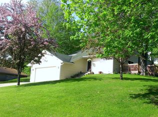 8757 Woodlawn Dr, Rockford, MN 55373