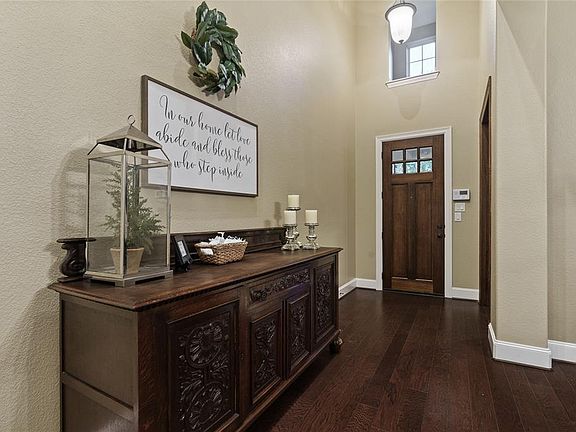 5th image of 141 Playmoor Pl