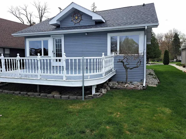 165 River Trail Dr, Bay City, MI 48706