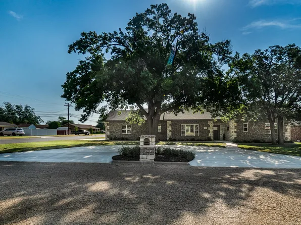 1208 Floydada St, Plainview, TX 79072