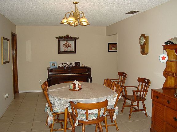 Large eat in kitchen