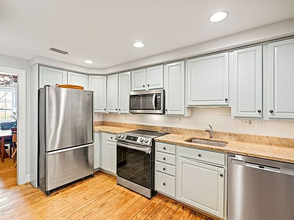 2nd image of 608 S Pitt St #1