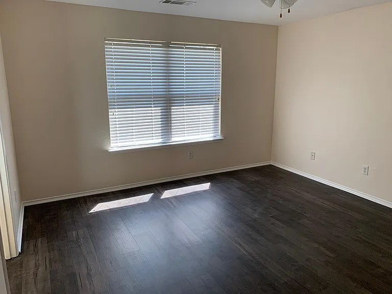848 Kentucky Derby Ln — Photo 9