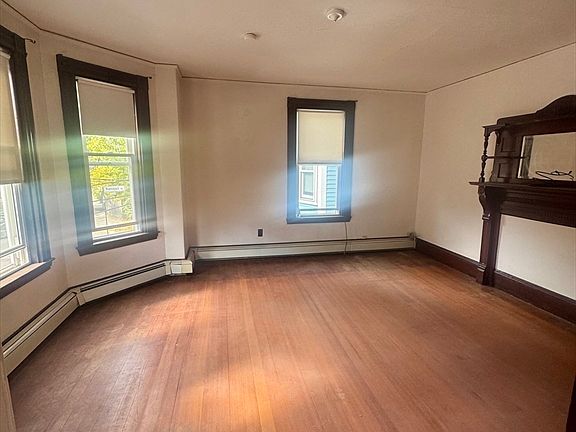 3rd image of 86 Chestnut St