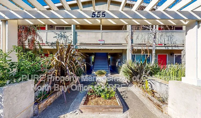 555 Dexter St #E — Photo 8