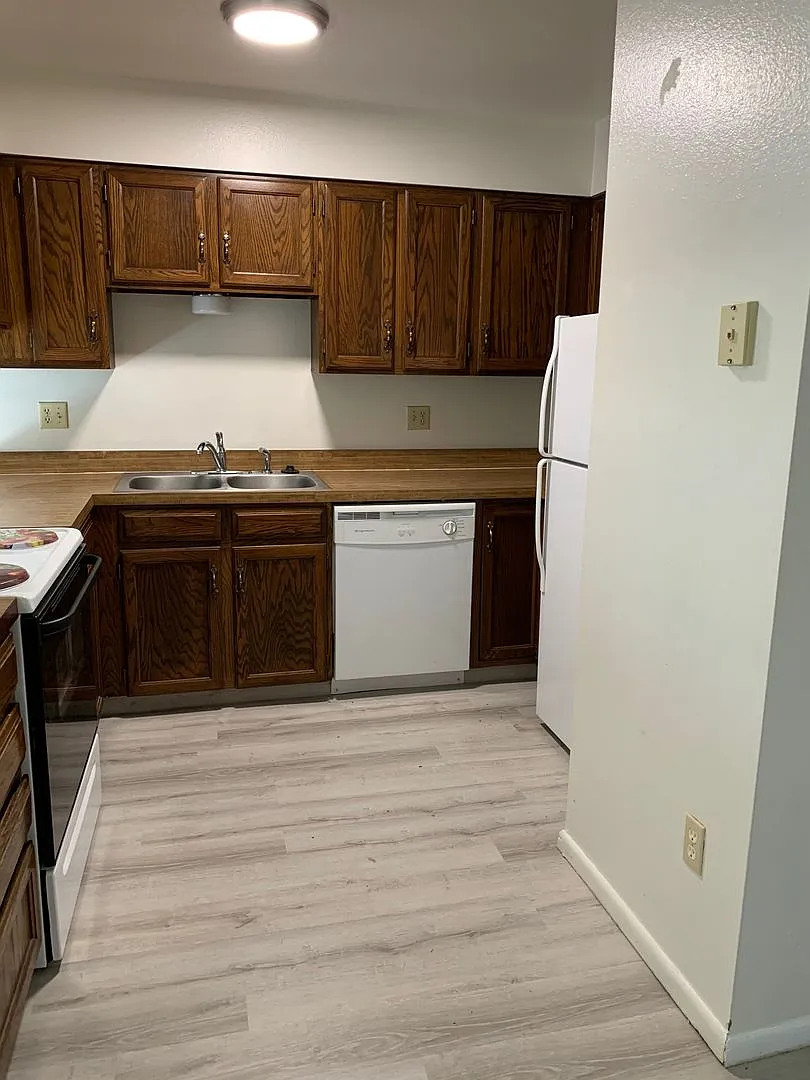 Regency Apartments 4805 — Photo 1