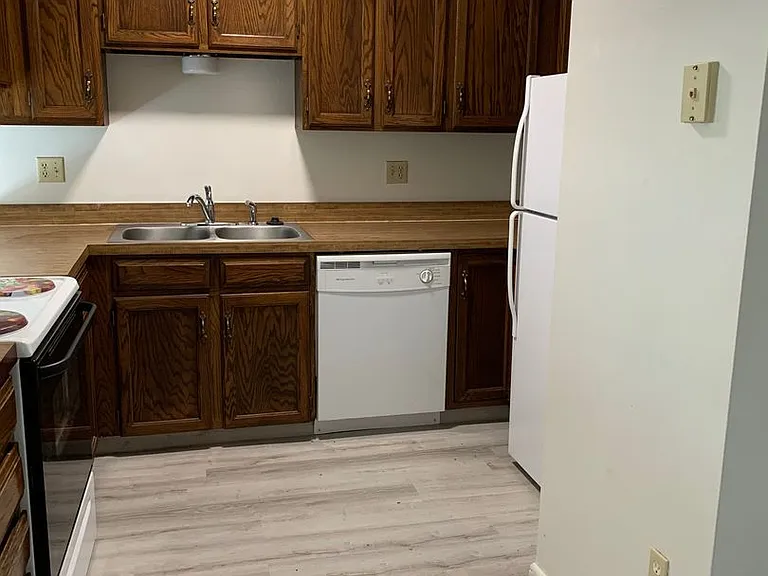 Regency Apartments 4805 — Photo 1