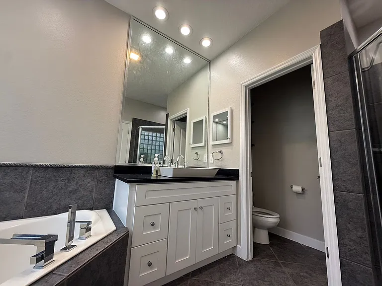 6719 Romney Ln — Photo 15