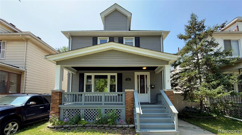 4 bed, 1.0 bath, 1344 sqft, $1,600 — Photo 2