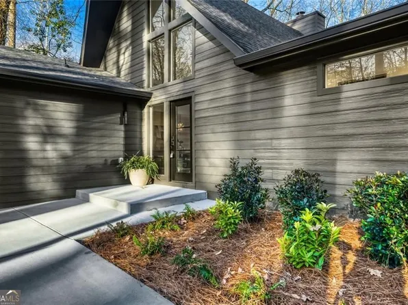 95 Laketop Ct, Roswell, GA 30076