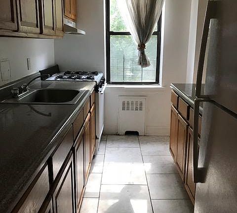4th image of 70 Parkway N APT 4B
